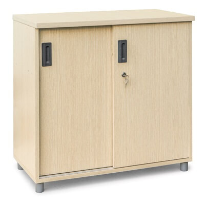 Tủ gỗ TGL02 là tủ gỗ thấp 2 ngăn, 2 cánh gỗ lùa kín, 1 đợt chia 2 khoang ở giữa, 1 khóa.